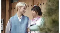 Key `SHNee` tampil memukau bersama sang istri Arisa Yagi dalam balutan busana tradisional Korea Hanbok.