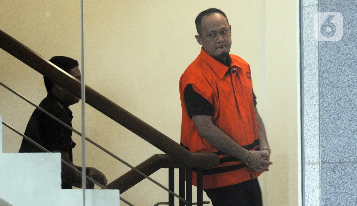 Kasubbag Protokoler nonaktif Kota Medan, Syamsul Fitri Siregar bersiap untuk pemeriksaan di Gedung KPK, Jakarta, Senin (13/1/2020). Syamsul diperiksa sebagai tersangka kasus dugaan suap yang melibatkan Wali Kota Medan Dzulmi Eldin dari dinas-dinas di lingkungan Pemkot Medan (merdeka.com/Dwi Narwoko)