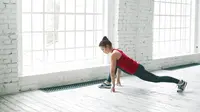 13 Cara Belajar Yoga di Rumah untuk Pemula dengan Gerakan Surya Namaskar A