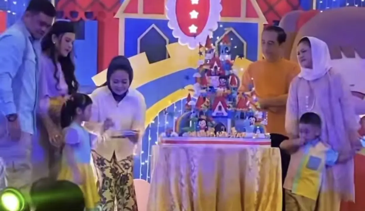 Diketahui, anak pertama mereka Sedah Mirah lahir pada 1 Agustus 2018 dan kini sudah berusia 5 tahun. Lalu Nahyan lahir pada 3 Agustus 2020, kini usia genap 3 tahun. sedangkan Saud lahir pada 25 Agustus 2022 yang kini tepat satu tahun usianya.  [@riomotret]