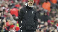 Jurgen Klopp sorot lini pertahanan Liverpool setelah takluk dari Swansea City. (AFP/Anthony Devlin)