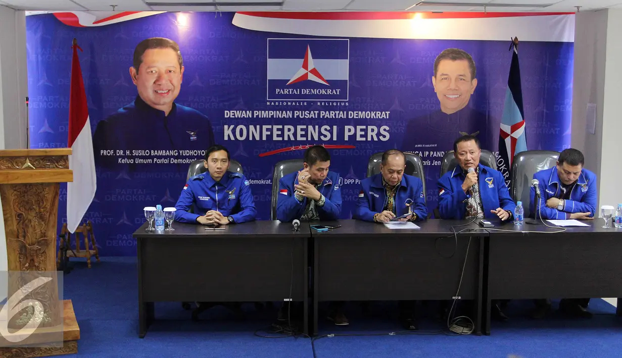 Partai Demokrat (PD) menggelar konferensi pers terkait bencana asap di Sumatra dan Kalimantan, Jakarta, Minggu (6/9/2015). PD memberikan bantuan dan mengajak masyarakat untuk bahu membahu menanggulangi bencana asap. (Liputan6.com/Helmi Afandi)