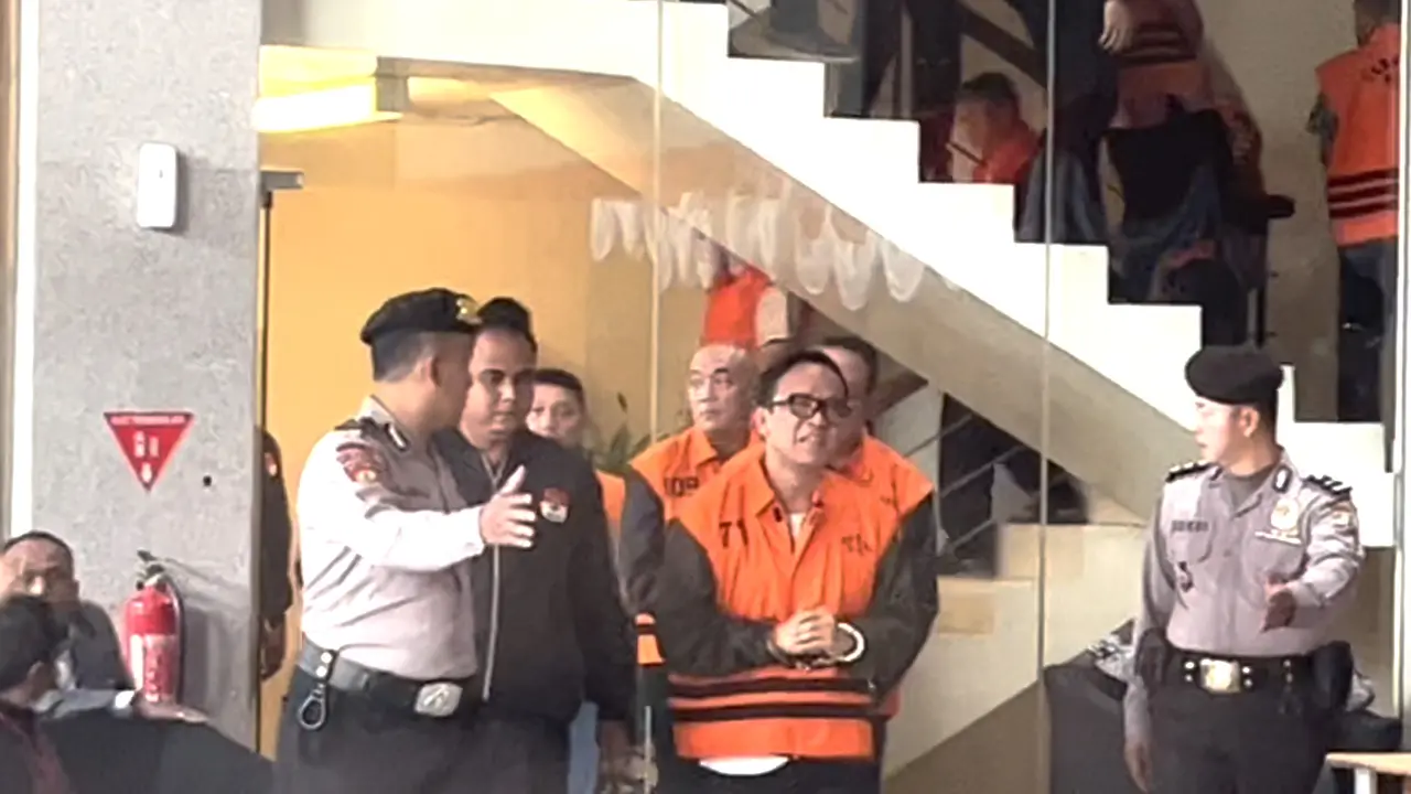 Wakil Menteri Ketenagakerjaan Immanuel Ebenezer Menangis saat Digelandang KPK