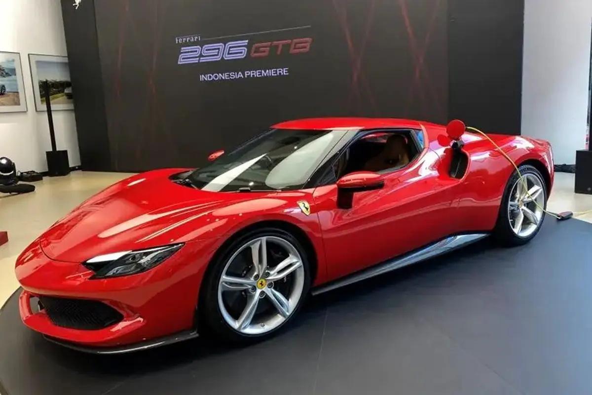 Supercar hybrid Ferrari 296 GTB