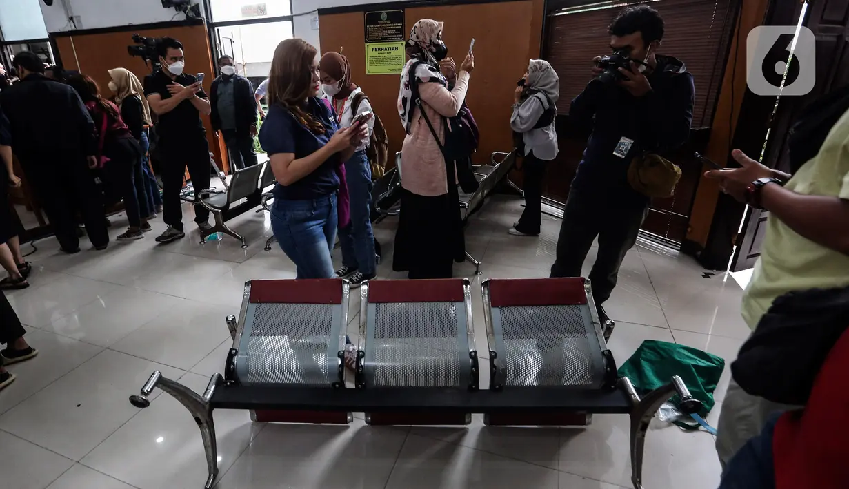 Suasana usai sidang pembacaan vonis Terdakwa Richard Eliezer Pudihang Lumiu dalam kasus pembunuhan Brigadir Yosua Hutabarat di Pengadilan Negeri Jakarta Selatan, Rabu (15/2/2023). Richard Eliezer Pudihang Lumiu di di vonis 1 Tahun 6 bulan Penjara. (Liputan6.com/Johan Tallo)