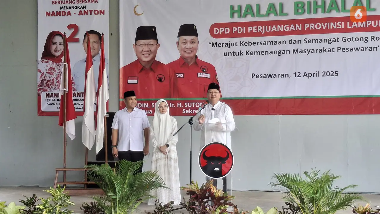 Ketua DPD PDI Perjuangan Lampung, Sudin bersama Calon Bupati dan Wakil Bupati Pesawaran,  Nanda Indira dan Antonius Muhammad Ali. Foto : (Liputan6.com/Ardi).
