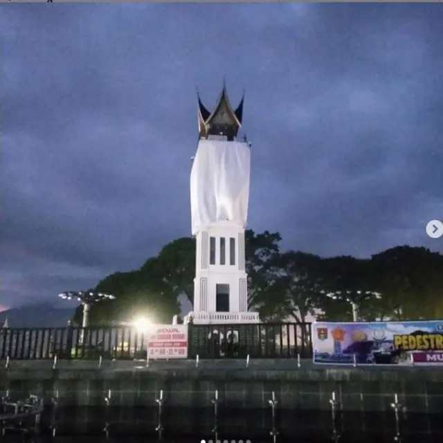 Viral Jam Gadang Bukittinggi Ditutup Kain Putih Saat Tahun Baru