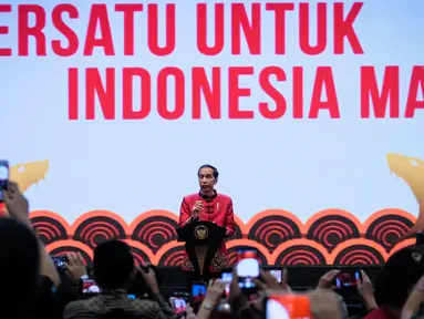 Presiden Joko Widodo (Jokowi) memberi sambutan saat menghadiri Perayaan Imlek Nasional 2020 di ICE BSD Tangerang Selatan, Kamis (30/1/2020). Perayaan Imlek Nasional 2020 mengangkat tema "Bersatu untuk Indonesia Maju". (Liputan6.com/Faizal Fanani)