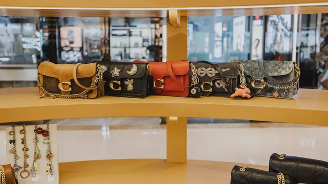 Yasmin Napper dan Aqeela Calista Ungkap Fashion Item Favorit Gen Z di Tabby Shop Coach