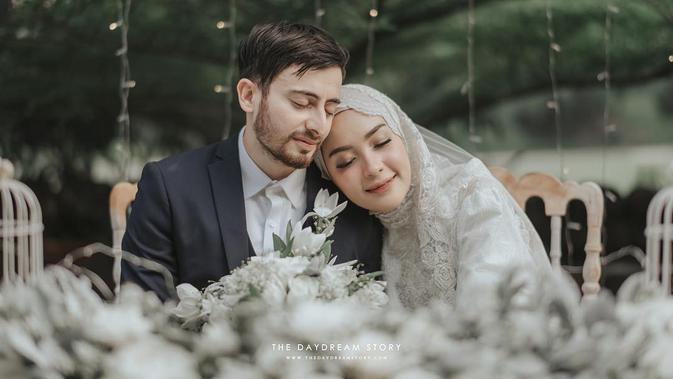 Pernikahan Hamidah Rachmayanti dan Irvan Farhad. (dok. Instagram @hamidahrachmayanti/https://www.instagram.com/hamidahrachmayanti/?hl=en/Asnida Riani)