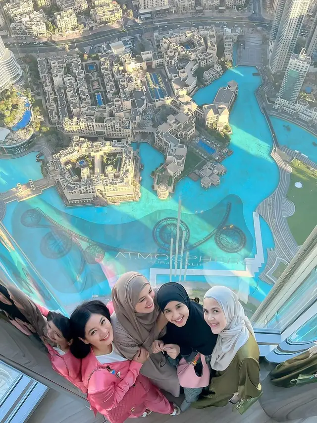 10 Potret Titi Kamal dan Christian Sugiono Ajak Anak Liburan ke Dubai, Seru Banget