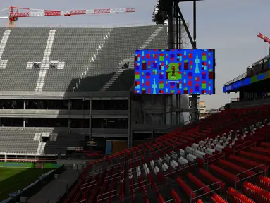 Tempat duduk tribun sementara dipasang untuk menambah kapasitas di dekat tribun reguler di BMO Field, Toronto, Kanada, pada Selasa 24 Maret 2026. Jelang perhelatan Piala Dunia 2026, BMO Field Stadium terus berbenah. (Cole BURSTON/AFP)