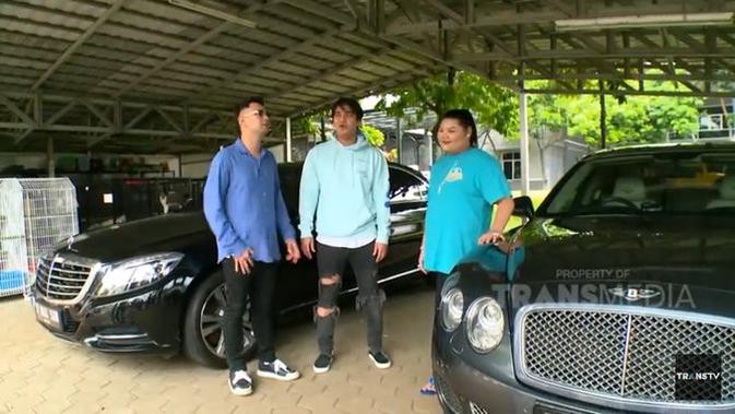 Raffi Ahmad dan Billy Syahputra berkesempatan untuk berkunjung ke rumah penyanyi Aleta Molly (YouTube/ Trans TV Official)
