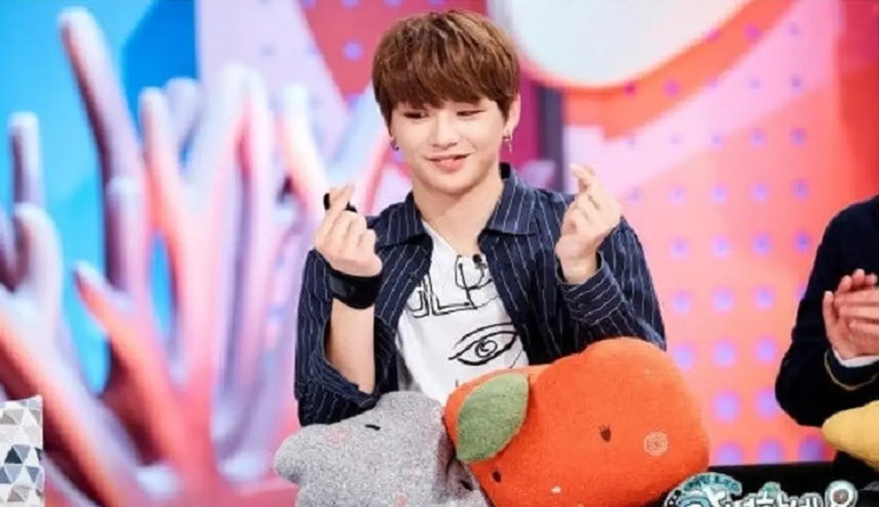 Bahkan alergi ini pernah membahayakan bagi diri Kang Daniel. Ia pun menceritakan pengalamannya saat terbangun di UGD karena keracunan makanan. (Foto: Soompi.com)