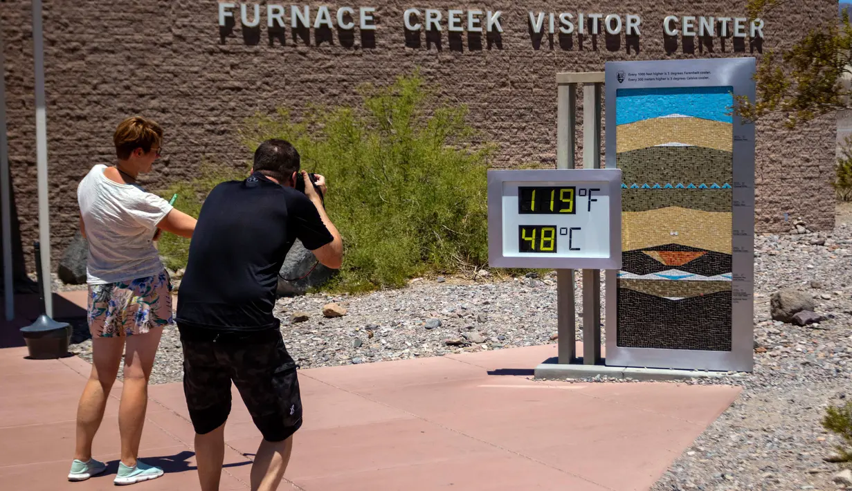 Mengutip dari NYTimes, NOAA Weather Prediction mencatat Death Valley pernah mencapai suhu 54 derajat Celcius. (AP Photo/Ty ONeil)