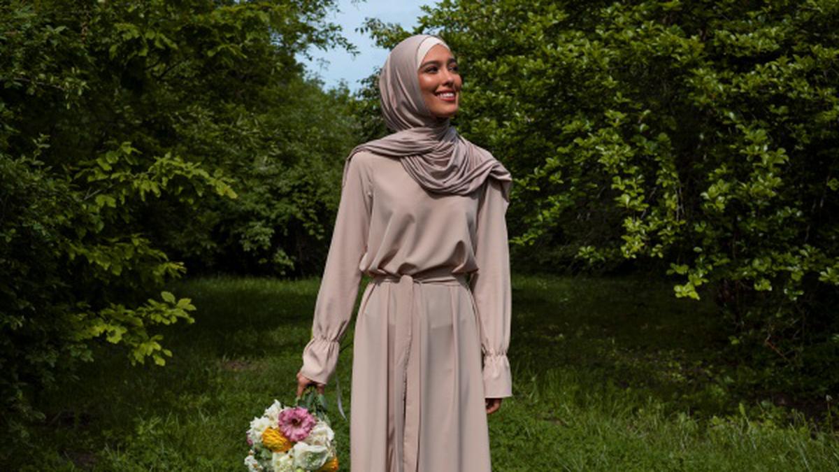 Tips Memilih Warna Gamis dari Beige hingga Lilac, Pesona Lembut yang Elegan dan Menawan