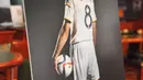 Foto Steven Gerrard berkostum LA Galaxy terpampang di salah satu sudut di Stubhub Center, Los Angeles, Amerika Serikat (7/7/2015). Gerrard resmi diperkenalkan LA Galaxy pada Sabtu (4/7) lalu. (REUTERS/Gary A. Vasquez-USA TODAY)