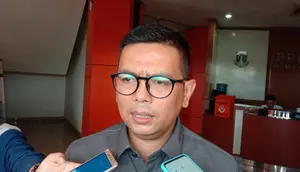 Ketua DPRD Banten Andra Soni, menilai penanganan bencana yang dilakukan Pemprov Banten belum maksimal dan tidak terkoordinasi dengan baik. (Liputan6.com/ Yandhi Deslatama)