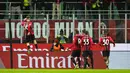 Para pemain AC Milan merayakan gol Olivier Giroud ke gawang AS Roma pada pertandingan sepak bola Serie A Liga Italia di Stadion San Siro, Milan, Italia, 6 Januari 2022. AC Milan menang 3-1. (AP Photo/Antonio Calanni)