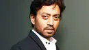 Awal Maret 2018, Irrfan Khan sempat membocorkan jika dirinya sedang menderita penyakit. "Sesuatu tak terduga membuat kita dewasa, inilah yang terjadi beberapa hari belakanga," kicaunya di Twitter. (Foto: indianexpress.com)