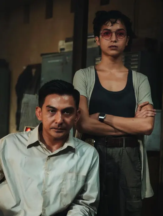 Dengan karakter Sanja, Putri Marino tranformasi penampilan dengan rambut pixy keriting. [@putrimarino]