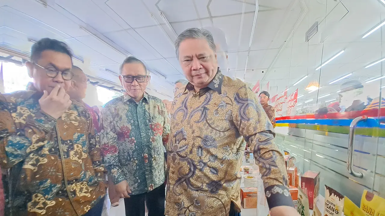 Menko Ekonomi Airlangga Hartarto Targetkan 'Holiday Sale' Aprindo Menargetkan Transaksi Hingga Rp 60 Triliun