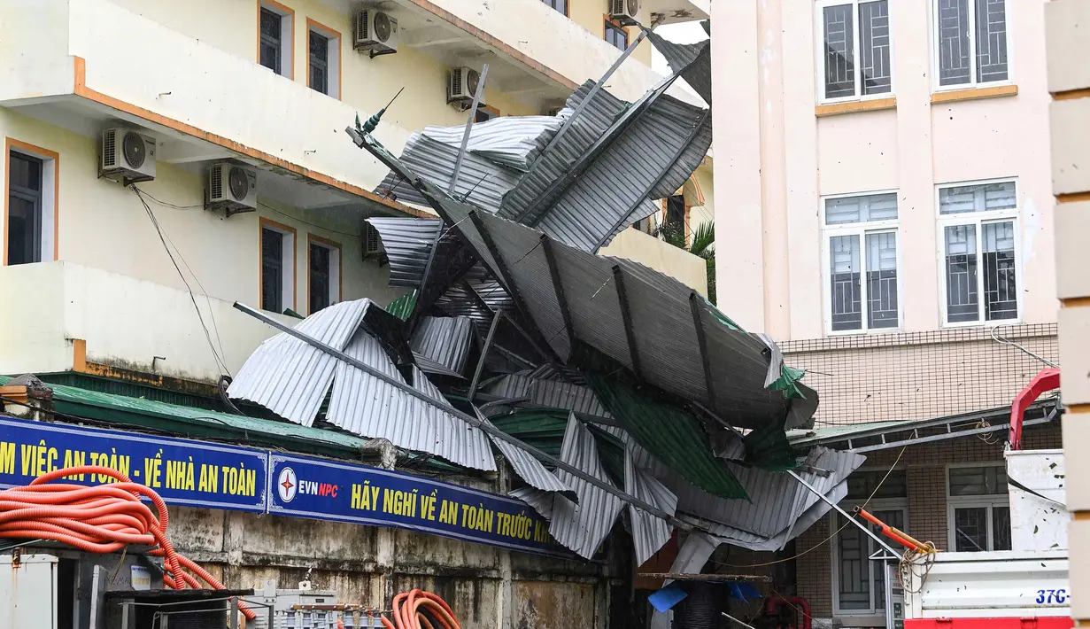 Topan Bualoi menerjang daratan Vietnam, Senin (29/9/2025) dini hari. Topan Bualoi diproyeksikan akan membawa angin dengan kecepatan 133 kilometer per jam dan gelombang badai setinggi lebih dari 1 meter. Demikian diungkap Pusat Peringatan Topan Gabungan (JTWC). (Thai An/AFP)