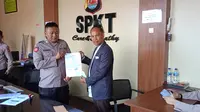 Wali santri al Zaytun Laporkan Ken Setiawan dan Herri Pras Ke Polda Banten. (Senin, 03/07/2023). (Yandhi Deslatama/Liputan6.com).