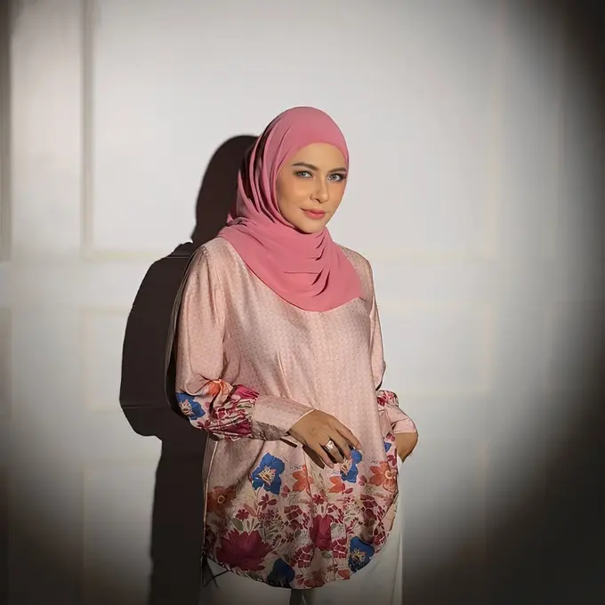 Santun Nan Stylish, Ini Padu Padan Gaya Hijab Meisya Siregar yang Lengkapi Outfit Lebaran