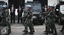 Sejumlah pasukan paspampres bersiap mengikuti upacara serahterima Komandan Pasukan Pengaman Presiden (Danpaspampres) di Mako Paspampres, Jakarta, Rabu (25/5). (Liputan6.com/Faizal Fanani)