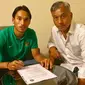 Ezra Walian teken kontrak dengan klub peserta kasta kedua Liga Belanda, Almere City FC. (Bola.com/Dok. Almere City)