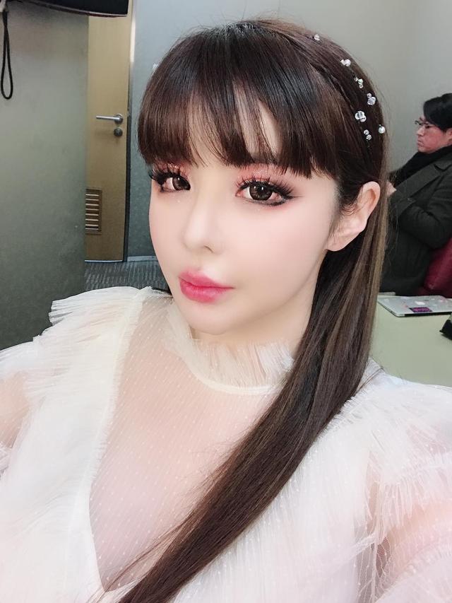 Penampilan Park Bom Bikin Penggemar Khawatir Agensi Ungkap Kondisi Kesehatannya Showbiz Liputan6 Com