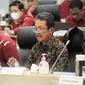 Menteri Kelautan dan Perikanan Sakti Wahyu Trenggono saat mengikuti rapat kerja bersama Komisi IV DPR RI di Kompleks Parlemen, Senayan, Jakarta, Selasa (17/1/2023). Rapat tersebut membahas tentang kontribusi KKP dalam pelaksanaan kebijakan pembangunan nasional RKP 2023. (Liputan6.com/Faizal Fanani)