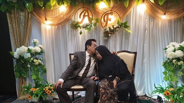 6 Momen Anwar Fuady dan Istri Rayakan Anniversary Pernikahan, 50 Tahun Bersama