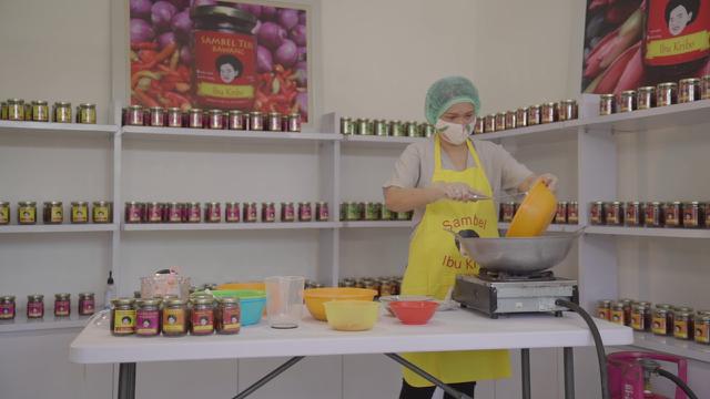 Sandiaga Kagum Sambal Ibu Kribo Bermodal Rp 100 Ribu, Beromzet hingga Rp 60 Juta perbulan di ‘Jemput Rezeki’