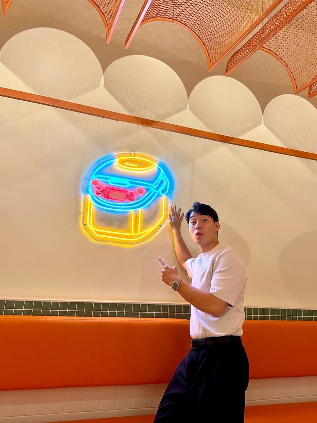 Uncle Roger Resmi Buka Restoran di Malaysia, Jual Seporsi Nasi Goreng Telur Seharga Rp53 Ribuan