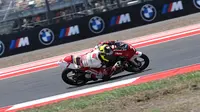 Pembalap Astra Honda Racing Team (AHRT), Muhammad Kiandra Ramadhipa, tampil dalam Idemitsu Asia Talent Cup (IATC) 2024 di Sirkuit Mandalika, Sabtu dan Minggu, 28-29 September 2024. (Bola.com/Dok.AHM)