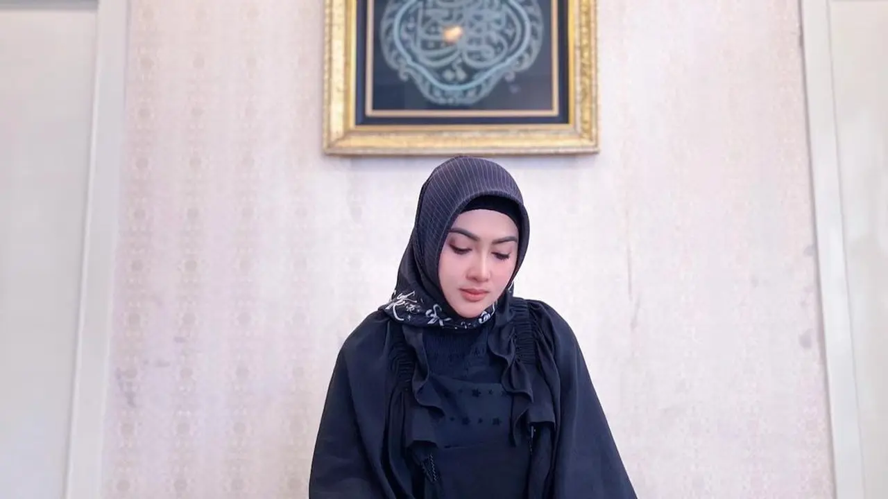 Pakai Hijab, Ini 6 Potret Terbaru Syahrini Usai Pulang dari Jepang yang Curi Perhatian
