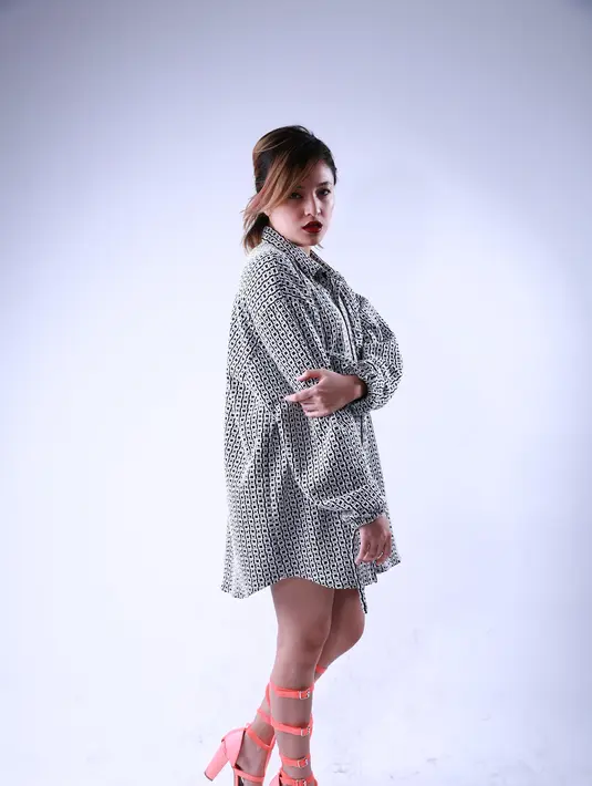 Setelah hubungannya diputuskan oleh Marshanda, Egi John terus menyerang secara bertubi-tubi.  Bahkan dalam postingan kemarahannya melalui Instagram, ia mengancam menyebarkan video dan foto mesra keduanya. (Deki Prayoga/Bintang.com)