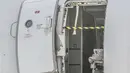 Pintu darurat pesawat Asiana Airlines terbuka saat akan mendarat di Daegu pada Jumat sore. Di mana sebanyak 200 orang berada di dalamnya, termasuk 194 penumpang, menurut Asiana Airlines. (Yun Kwan-shick/Yonhap via AP)