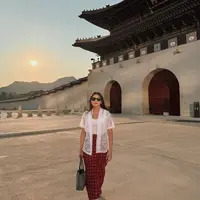 Lihat di sini tampilan Yunita Siregar kenakan kebaya saat liburan di Korea Selatan yang menginspirasi. [@yunitasiregar].
