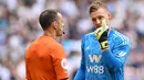 Bernd Leno. Baru bergabung dengan Fulham pada awal musim 2022/2023 setelah didatangkan dari Arsenal, kiper asal Jerman berusia 30 tahun ini langsung mendapatkan tempat utama menggeser posisi Marek Rodak. Bernd Leno memilih mengenakan jersey bernomor 17, sementara nomor punggung 1 masih menjadi milik Marek Rodak yang turun kasta menjadi kiper nomor dua. (AFP/Glyn Kirk)