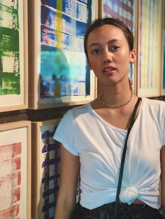 Nabila dikabarkan sangat menyukai olahraga basket. Tidak heran jika Nabila memiliki postur tubuh yang tinggi.  (Liputan6.com/IG/nabilasudiro)