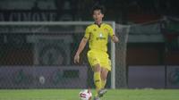 Pemain Persik Kediri, Risna Prahalabenta. (Bola.com/Gatot Susetyo)