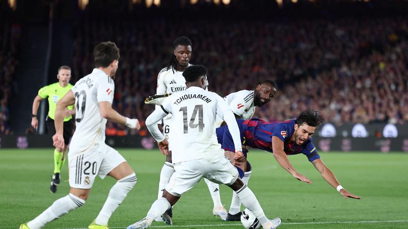El Clasico Berakhir Pahit, Arbeloa Tanggapi Amarah Suporter Real Madrid
