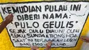 Mural pada dinding areal gang sempit yang dilukis anak-anak saat kegiatan kick off Kampung Mural di Pulo Gelis, Bogor, Minggu (18/3). Kegiatan membuat mural dengan berbagai tema ini diikuti sejumlah komunitas dan warga setempat. (Merdeka.com/Arie Basuki)