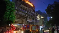 Rentetan serangan Rusia menghantam wilayah Kyiv, ibu kota Ukraina, pada Kamis (10/7) dini hari. (AP Photo/Efrem Lukatsky)