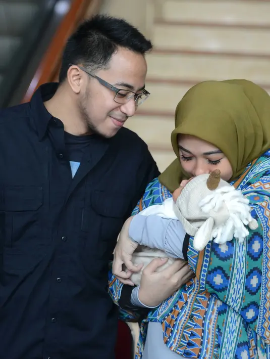 Poppy Bunga melahirkan anak keduanya pada Selasa (17/7/2018). Bayi laki-laki itu lahir melalui operasi caesar pukul 10.40 malam. Muhammad Arkandra Malik Riphat nama anak kedua pasangan ini. (Nurwahyunan/Bintang.com)
