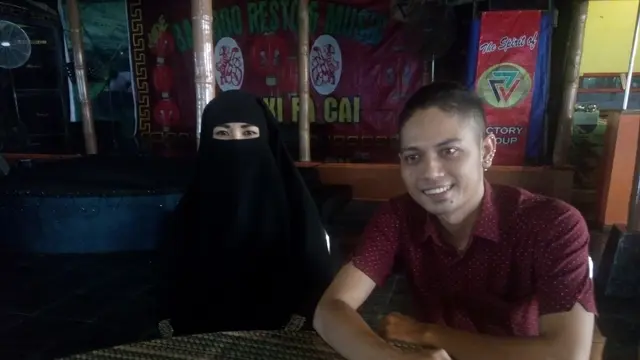 Aksi Apik Perempuan Bercadar Asal Bantul Tunggangi Motor Sport