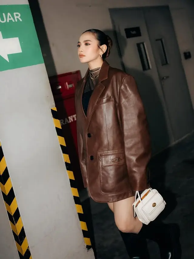 OOTD Mahalini Tutupi Baby Bump Mengenakan Blazer Oversize. [@mahaliniraharja]